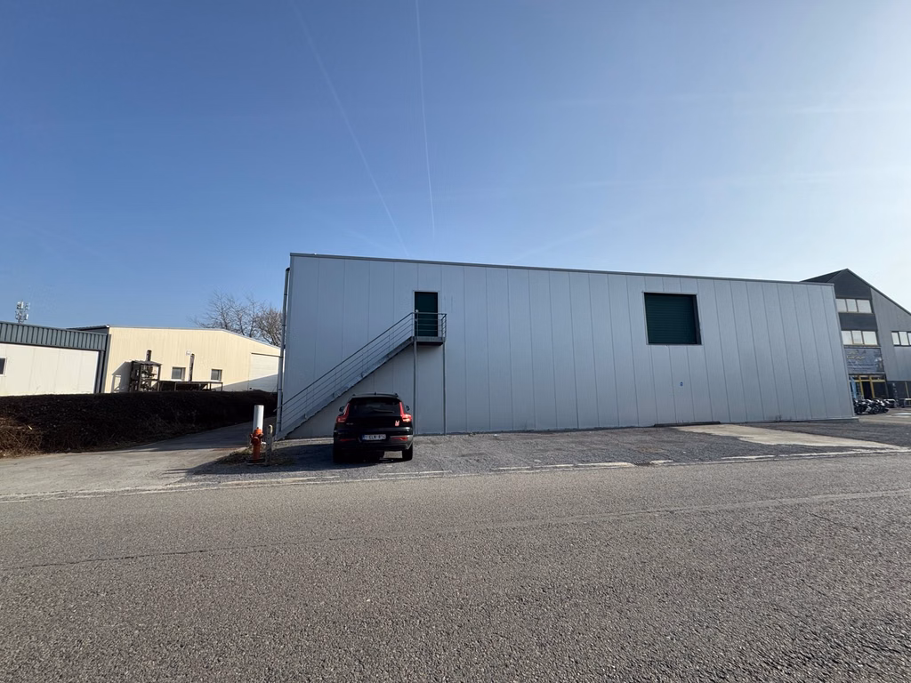 TE KOOP - Aarlen (Weyler) - Semi-industrieel gebouw