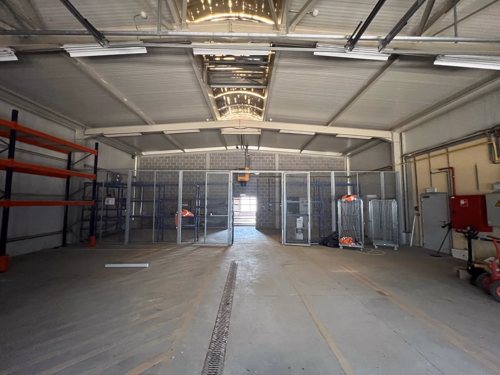 A VENDRE - P.A.E Soignies Guelenne - Immeuble semi-industriel