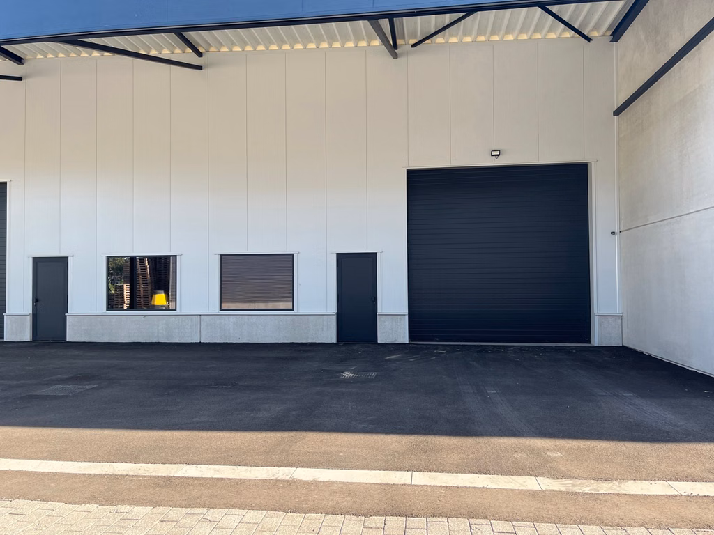 338 m² newly built business unit for sale in Puurs-Sint-Amands | A12