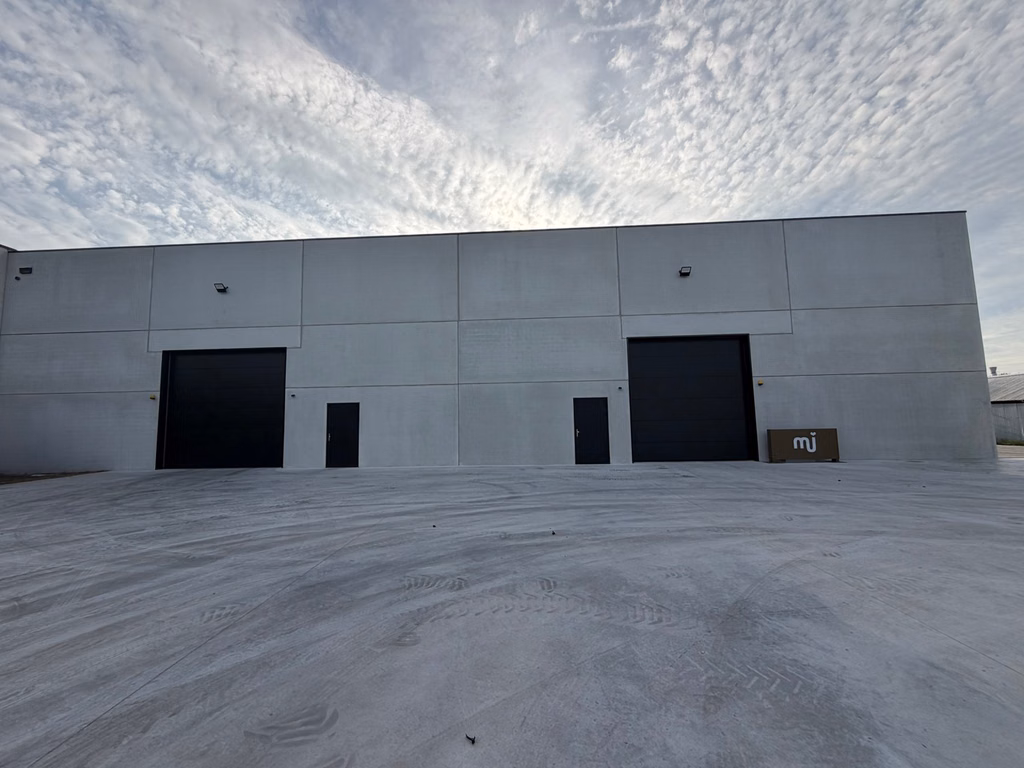FOR RENT NEW-BUILD WAREHOUSE AND OFFICES  DUFFEL