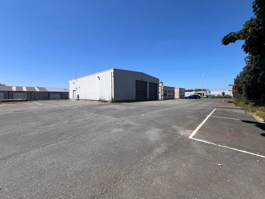 A VENDRE - P.A.E Soignies Guelenne - Immeuble semi-industriel
