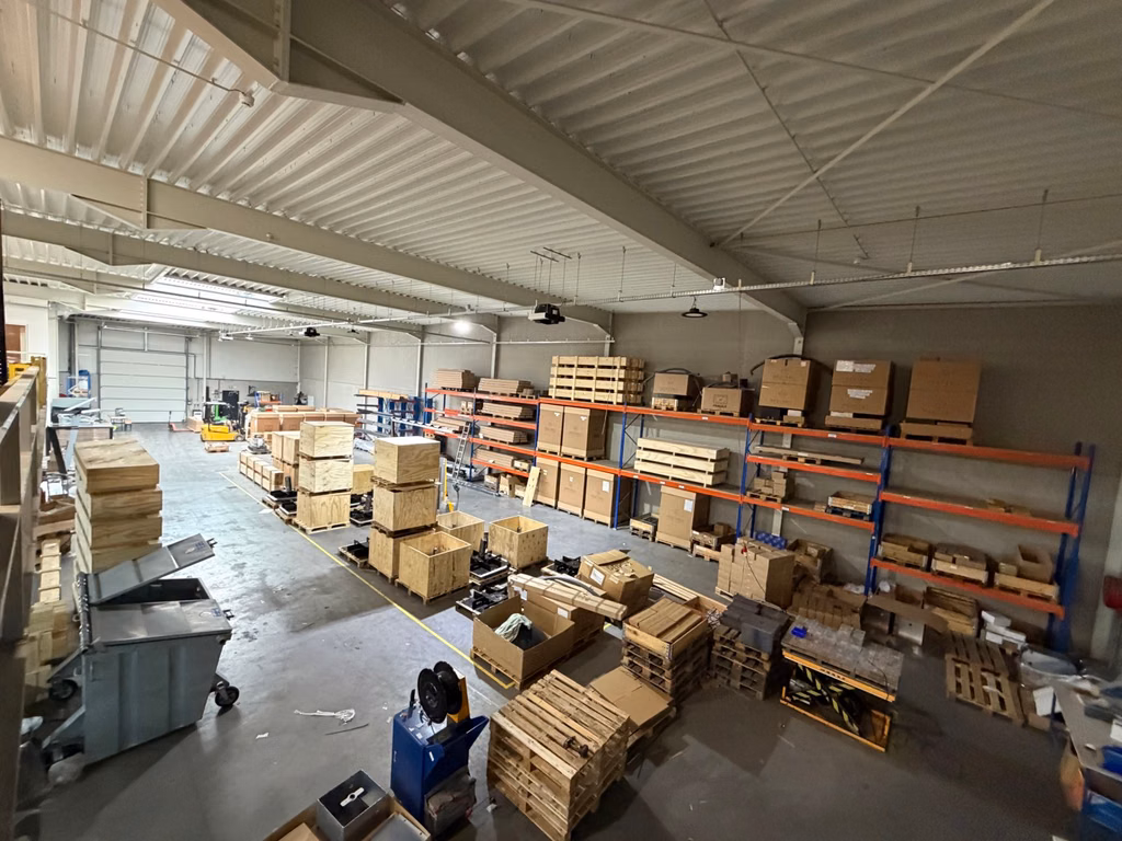 À LOUER ENTREPÔT ET BUREAUX KONTICH