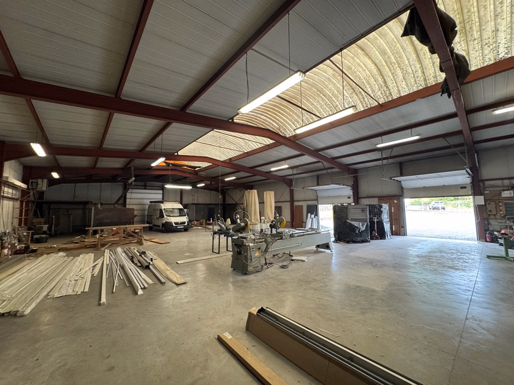 A VENDRE - Immeuble semi-industriel - Engis