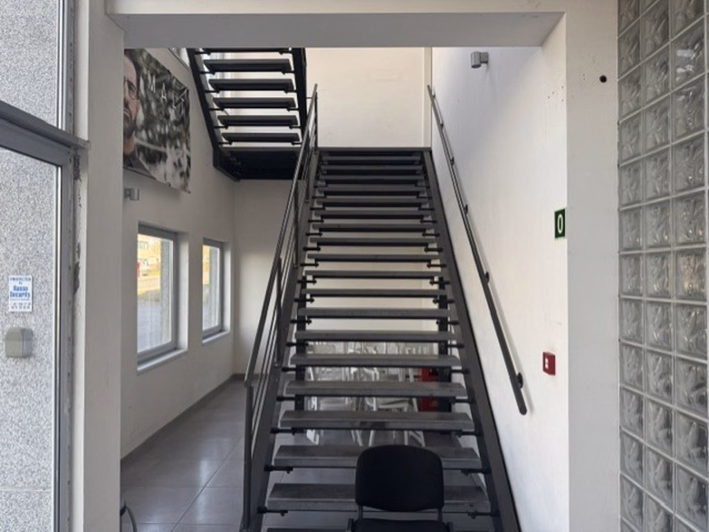 A VENDRE - SAINTES - IMMEUBLE POLYVALENT