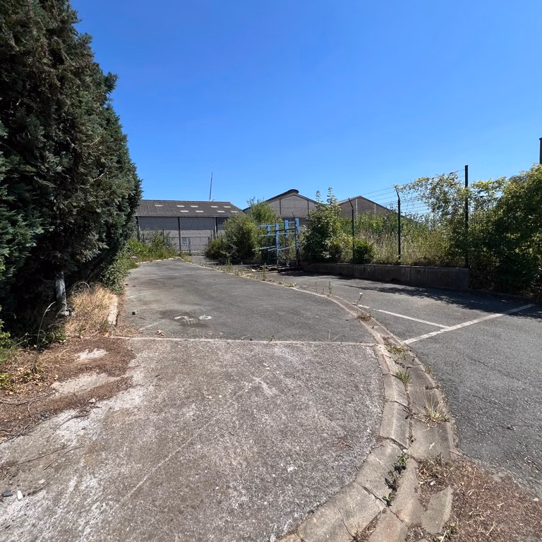 A VENDRE - P.A.E Soignies Guelenne - Immeuble semi-industriel