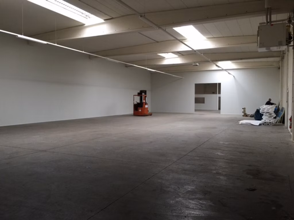 BUREAUX + ENTREPOT A LOUER - ZONING ZAVENTEM