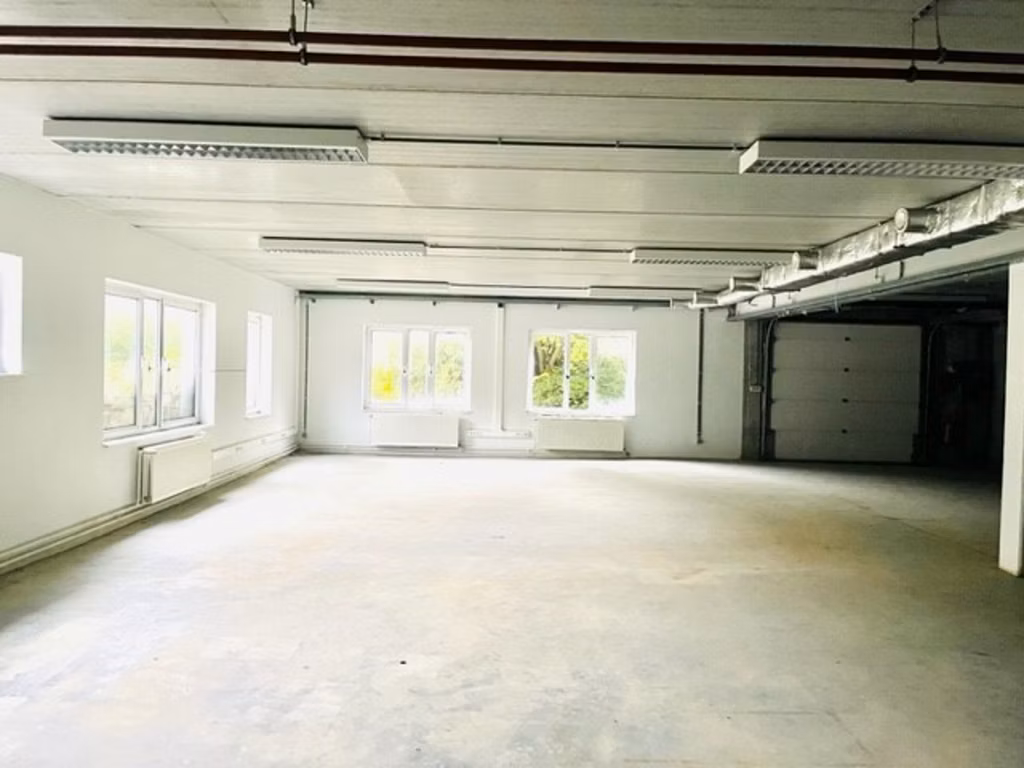 A LOUER - IMMEUBLE DE BUREAUX -  ZAVENTEM 3.000 EURO / MOIS - MULTIPLES POSSIBILITES
