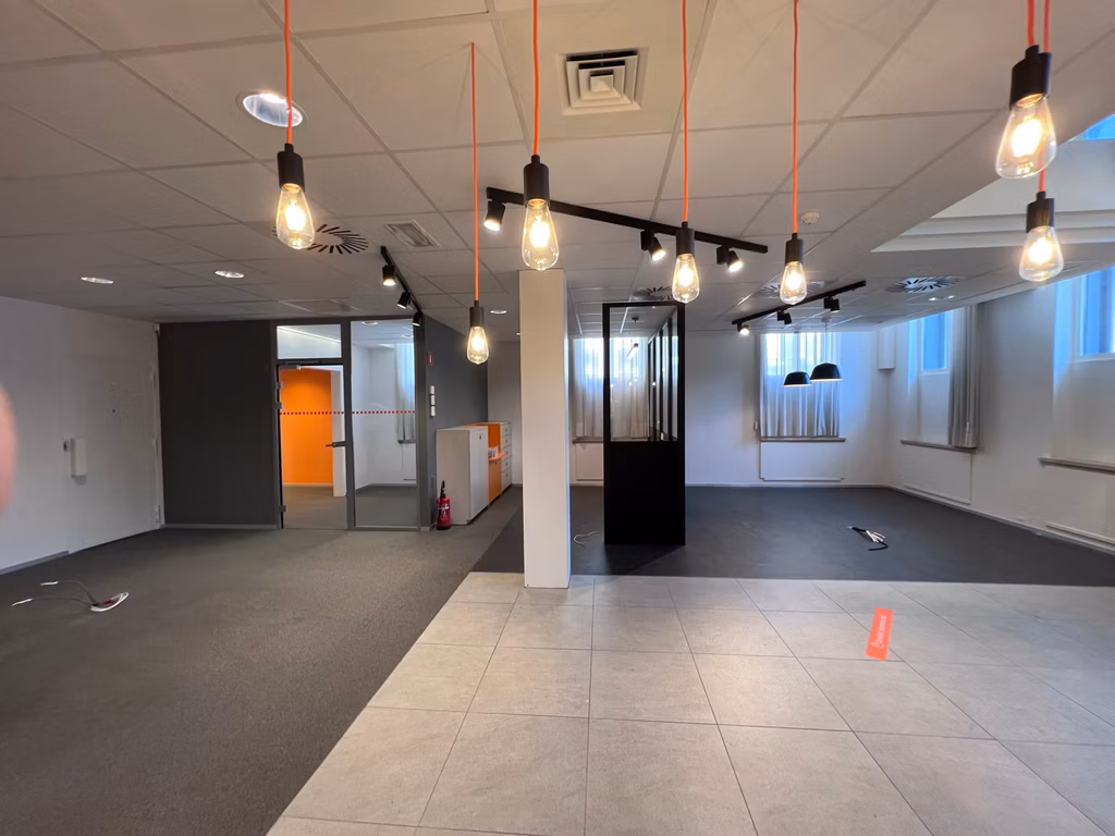 Luxembourg 47-RDC BUREAU RETAIL