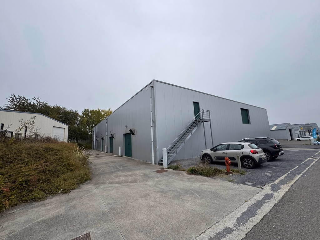 TE KOOP - Aarlen (Weyler) - Semi-industrieel gebouw