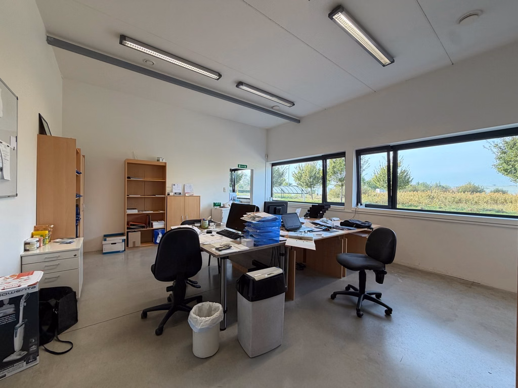 FOR SALE WAREHOUSE WITH SHOWROOM IN DUFFEL