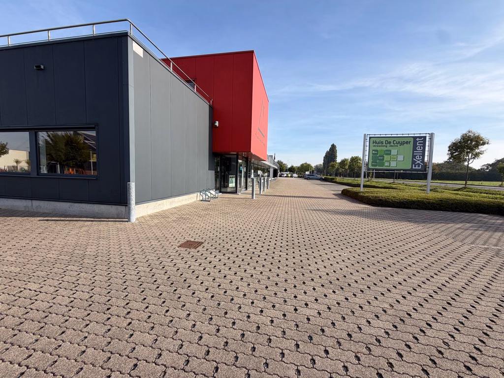 FOR SALE WAREHOUSE WITH SHOWROOM IN DUFFEL