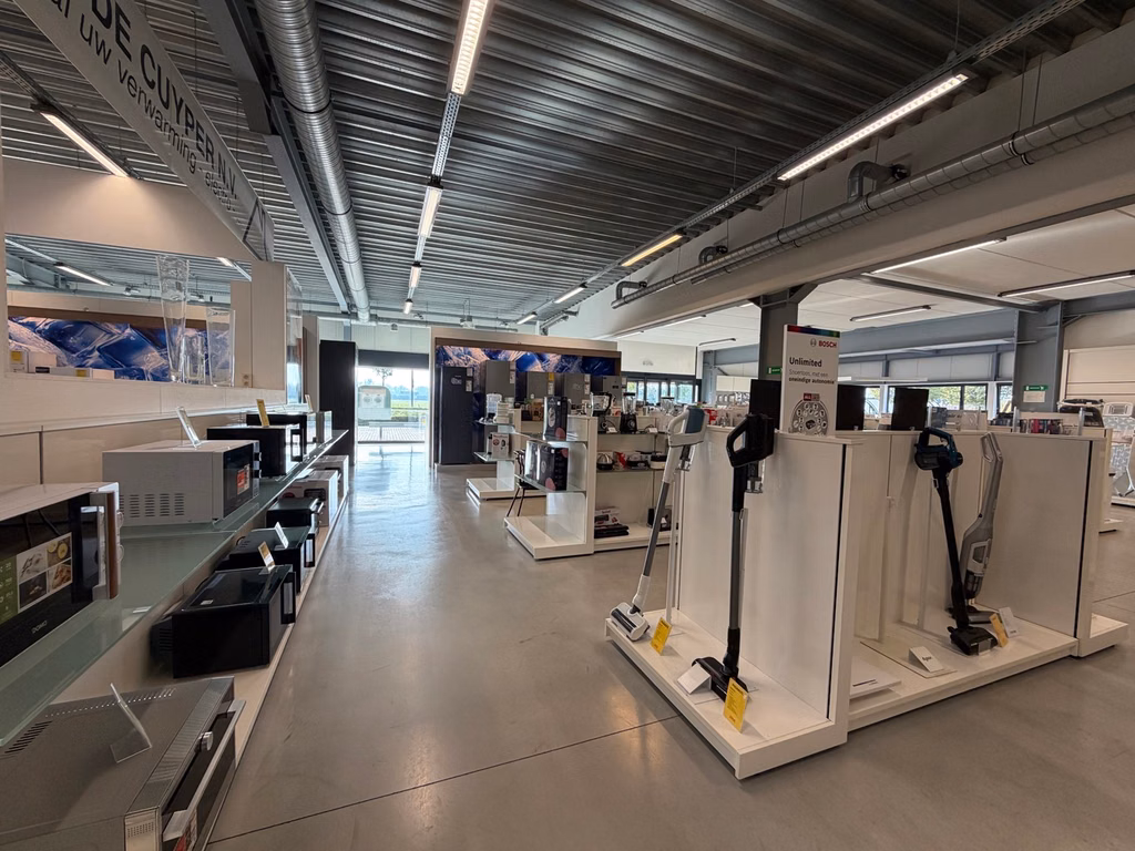 FOR SALE WAREHOUSE WITH SHOWROOM IN DUFFEL
