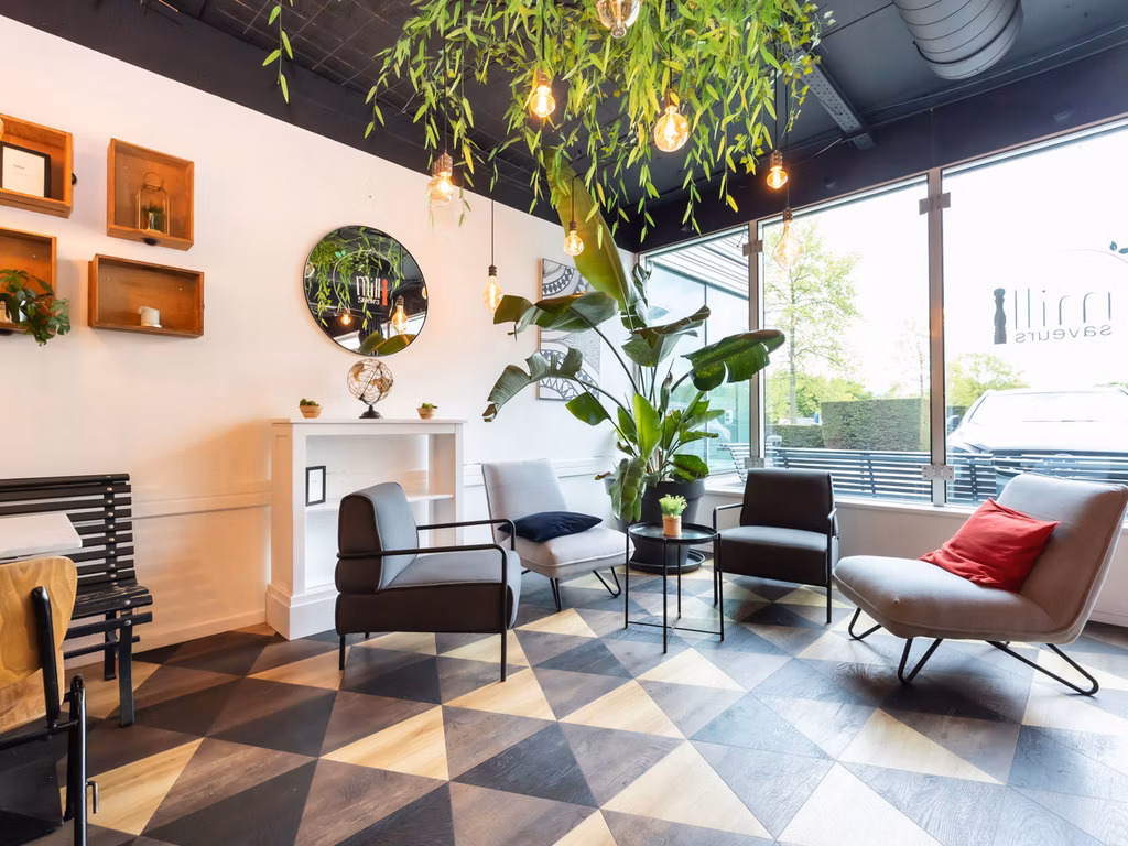 Bureaux entièrement rénovés + Prix compétitifs !!! Appelez-nous