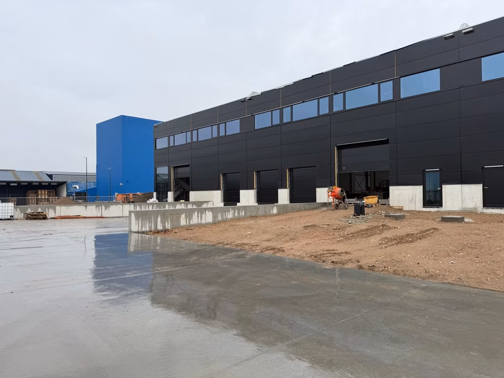 À LOUER ENTREPÔT NEUF ET BUREAUX MALINES