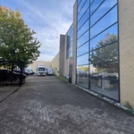 Zeldzaam bedrijfspand met showroom magazijn en kantoor 