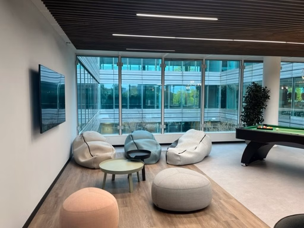 Bureaux entièrement rénovés + Prix compétitifs !!! Appelez-nous