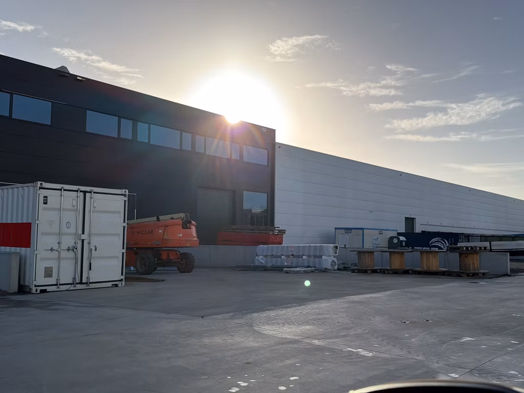 À LOUER BÂTIMENTS INDUSTRIELS + BUREAUX MECHELEN