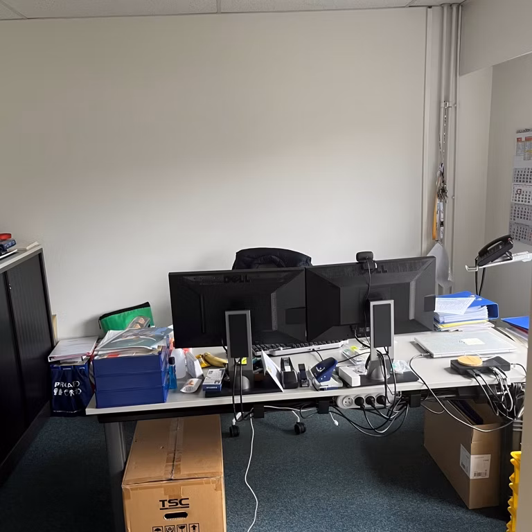 À LOUER ENTREPÔT + BUREAUX KONTICH