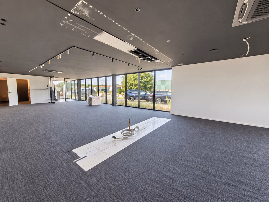 Multifunctional commercial property for rent