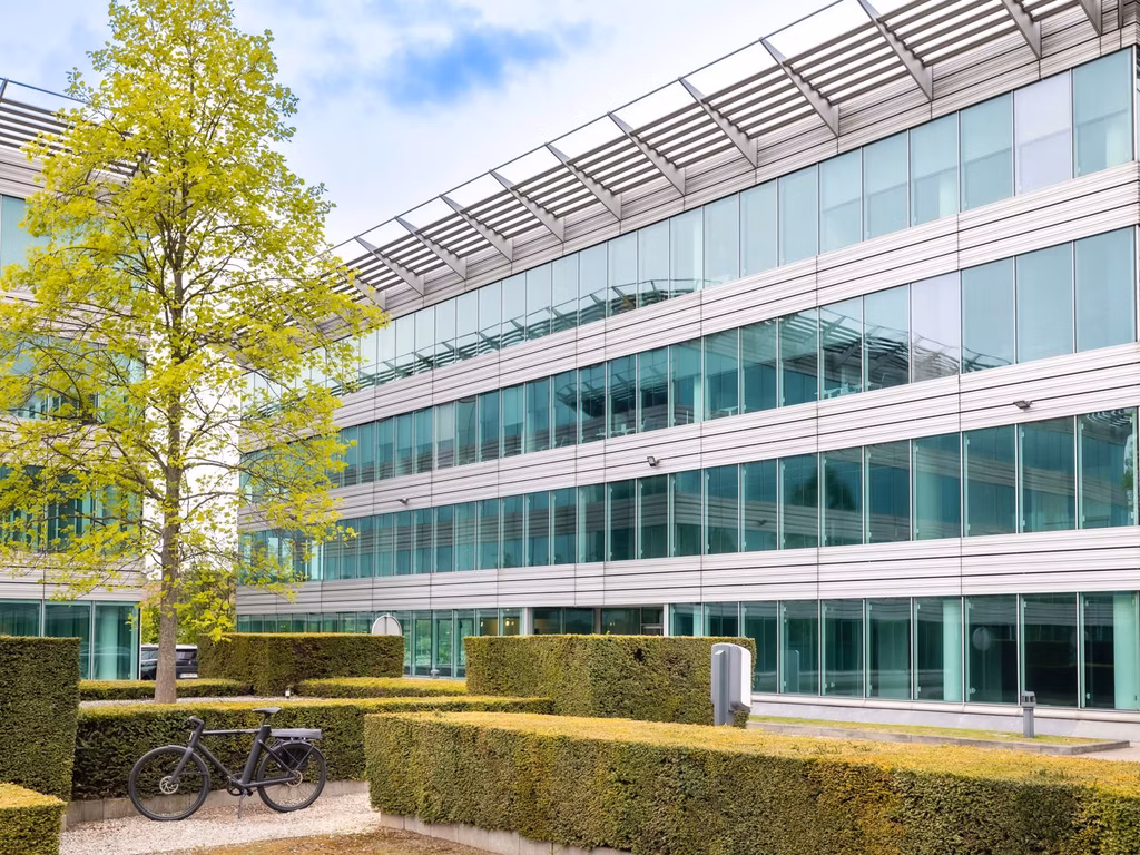 Bureaux entièrement rénovés + Prix compétitifs !!! Appelez-nous