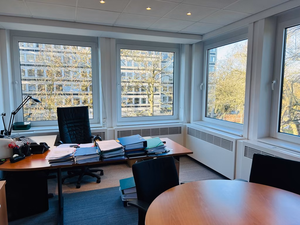 PLATEAU 3EME ETAGE / DROITE